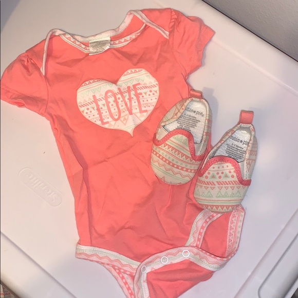 Other - Baby Girls Onesie & shoes set 0-3m NWOT